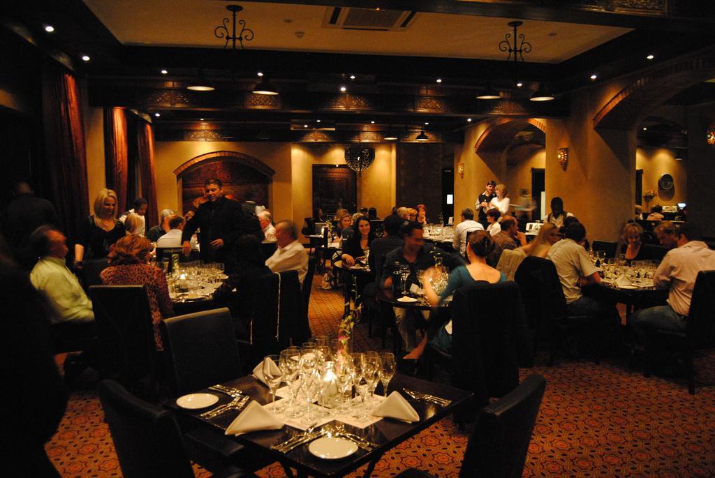 Royal Elephant Hotel & Conference Centre Центурион Екстериор снимка