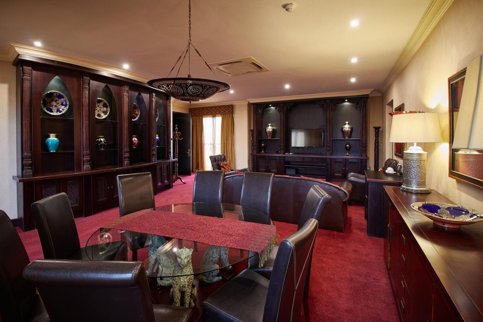 Royal Elephant Hotel & Conference Centre Центурион Екстериор снимка