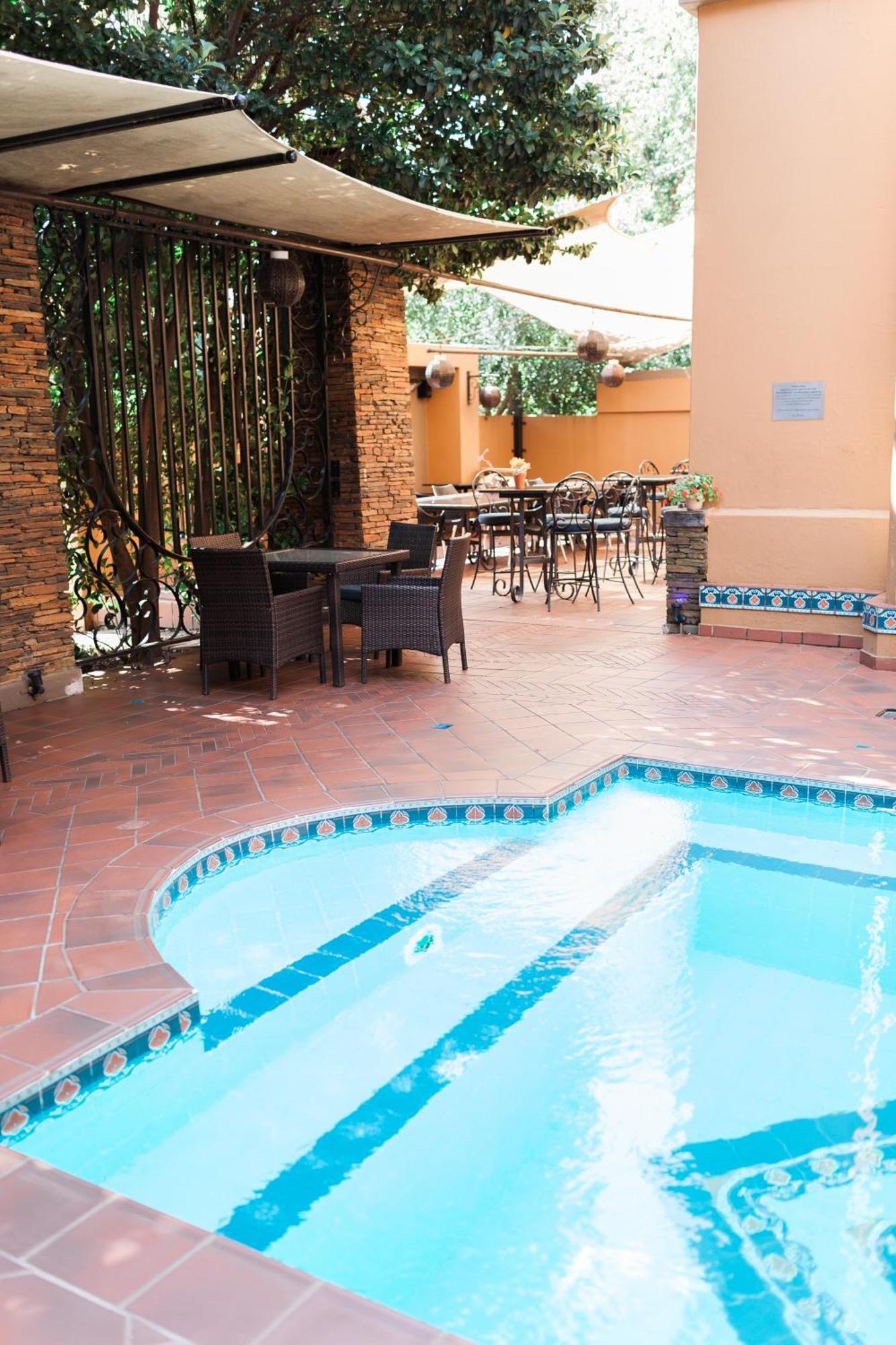 Royal Elephant Hotel & Conference Centre Центурион Екстериор снимка